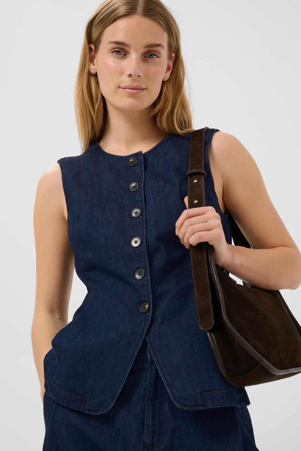 Veste en denim Carolan bleue sans manches vue de face pour femme Part Two