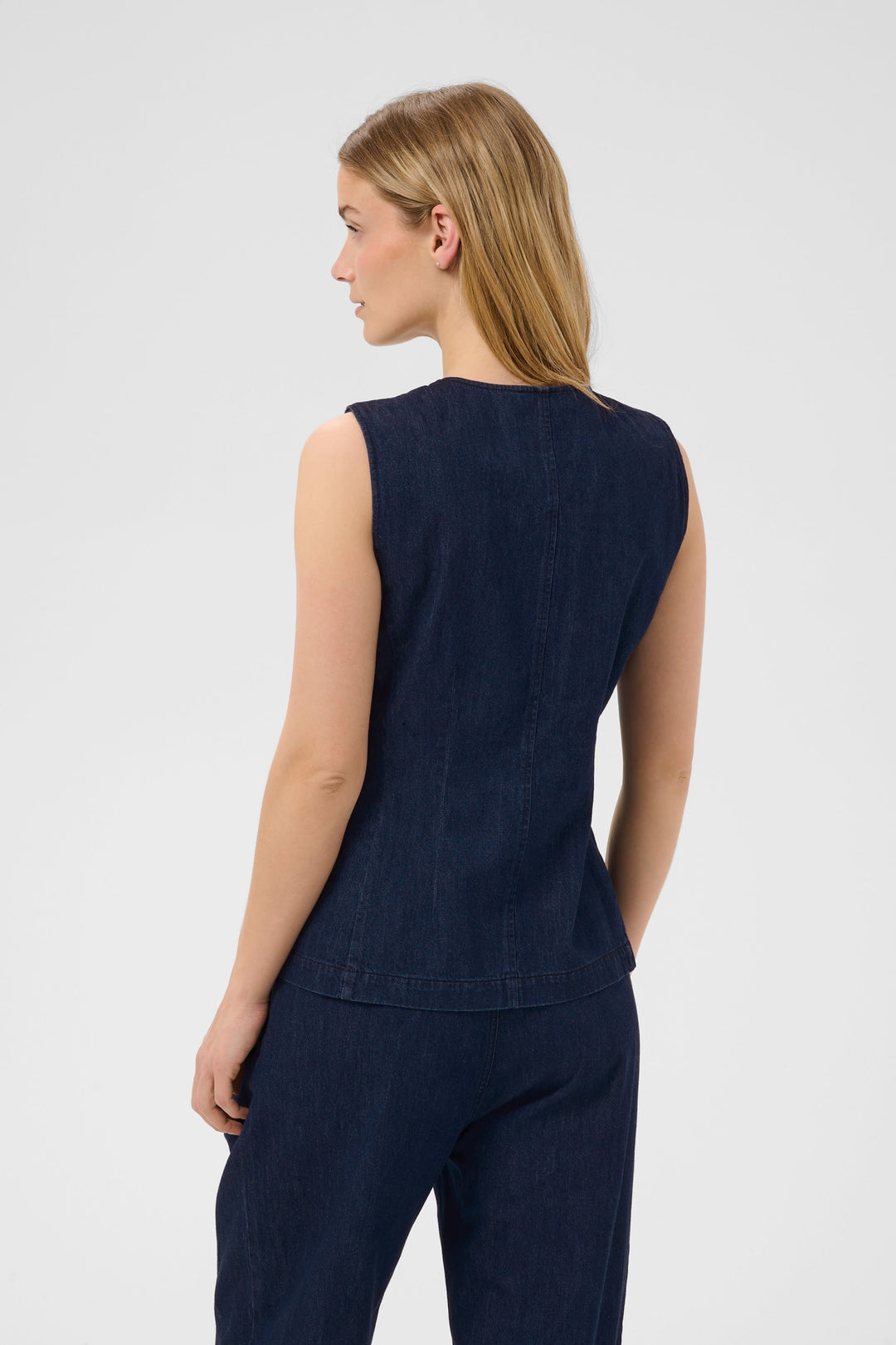 Veste en denim Carolan bleue sans manches vue de face pour femme Part Two