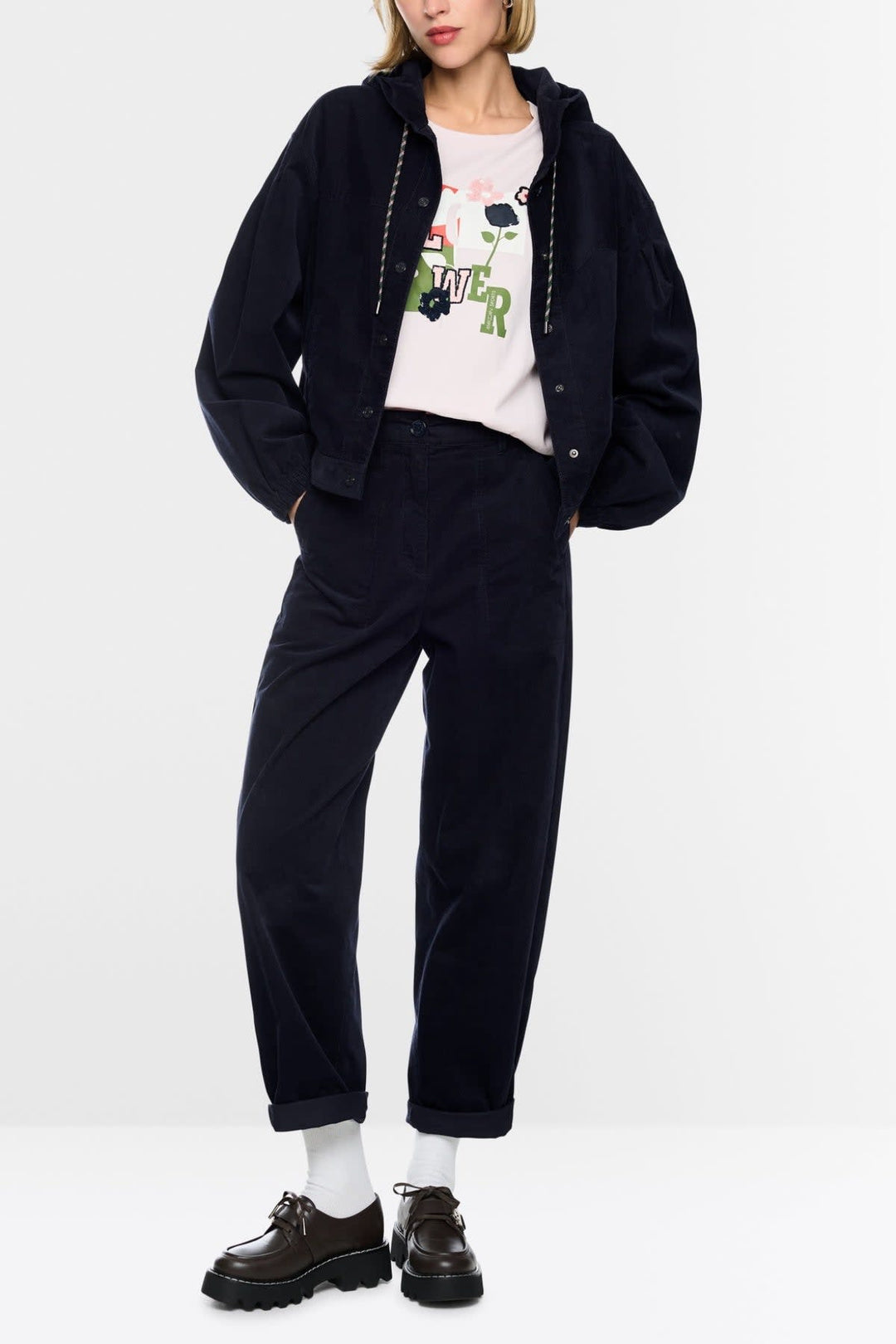 Veste en velours côtelé à capuche vue de face pour femme Marc Cain