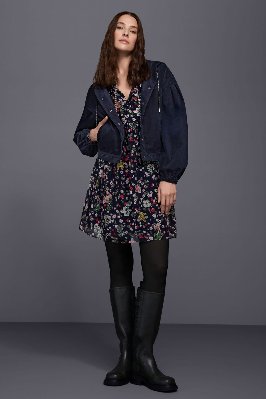 Veste en velours côtelé à capuche vue de face pour femme Marc Cain