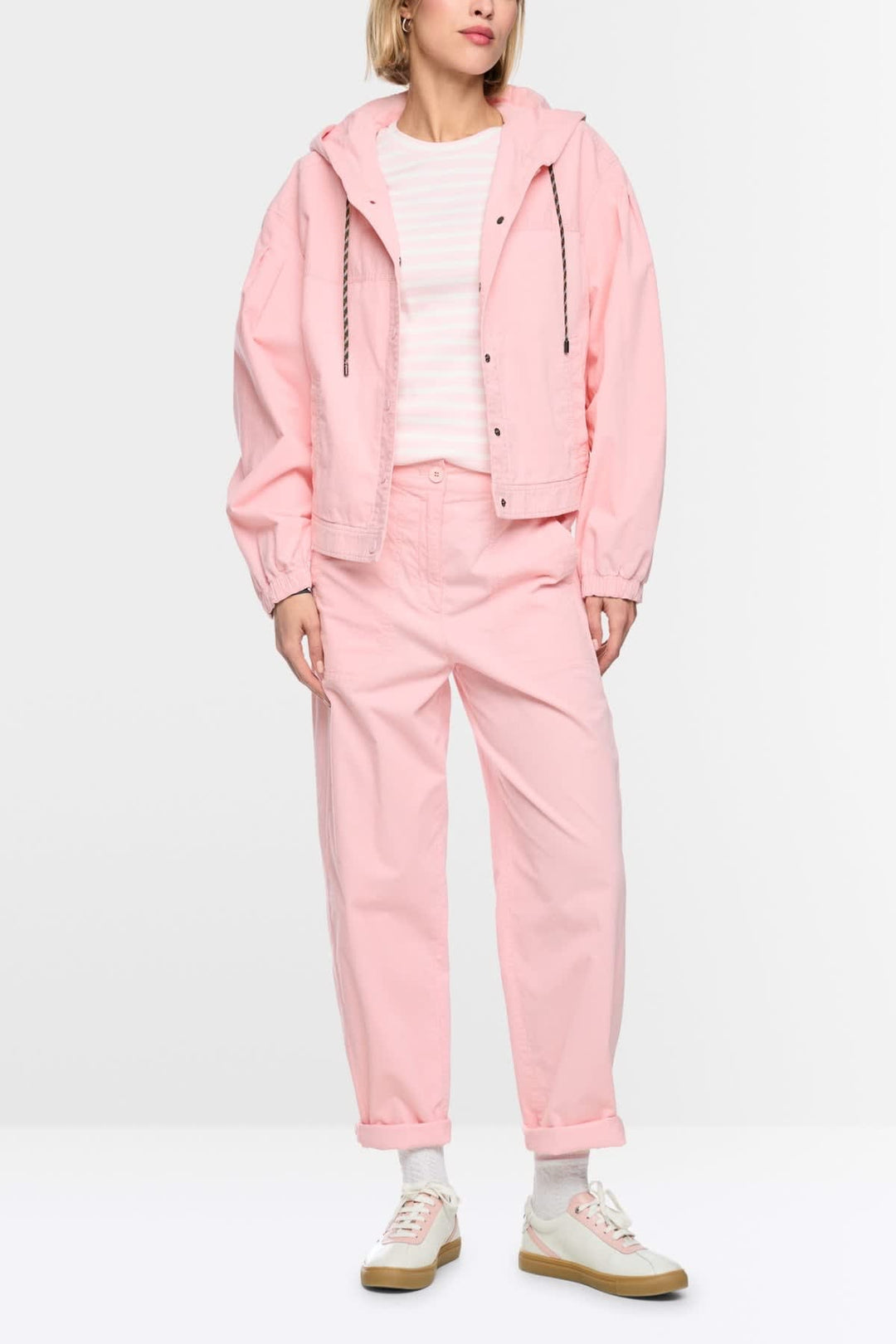 Veste en velours côtelé à capuche vue de face pour femme Marc Cain