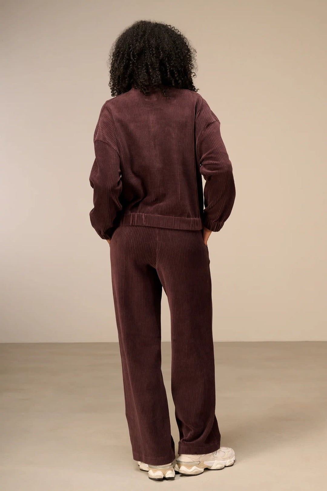 Veste en velours côtelé à manches longues vue de face pour femme Nile