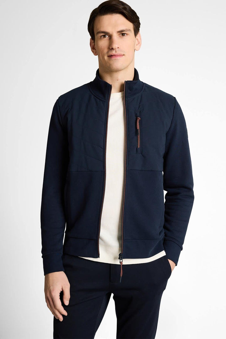 Side view of the Tom Tailor men&
