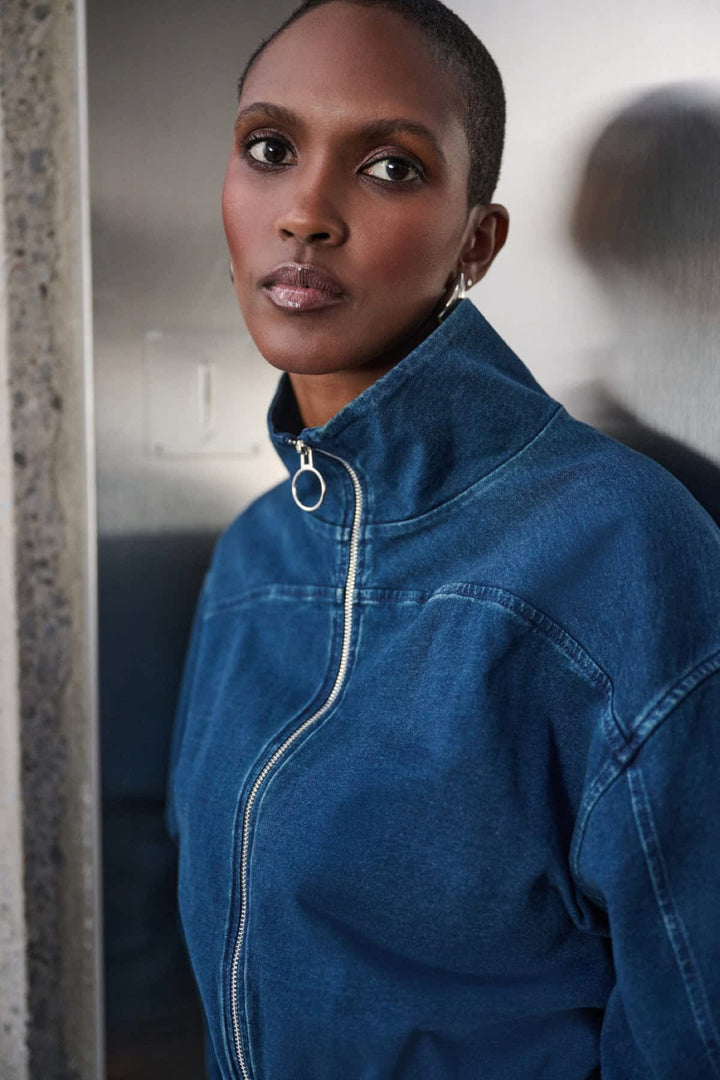 Vue de face veste zippée col montant Joseph Ribkoff rouge pour femme - Valérie Simon