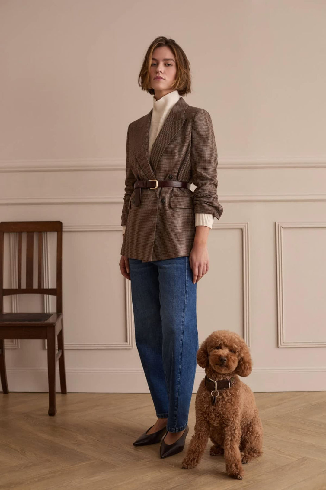 Veston à carreaux et double boutonnage vue de face pour femme Oui