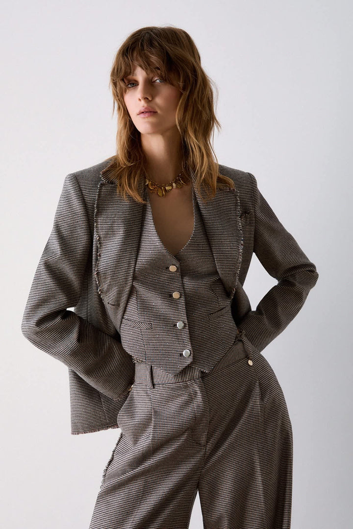 Front view of the women&