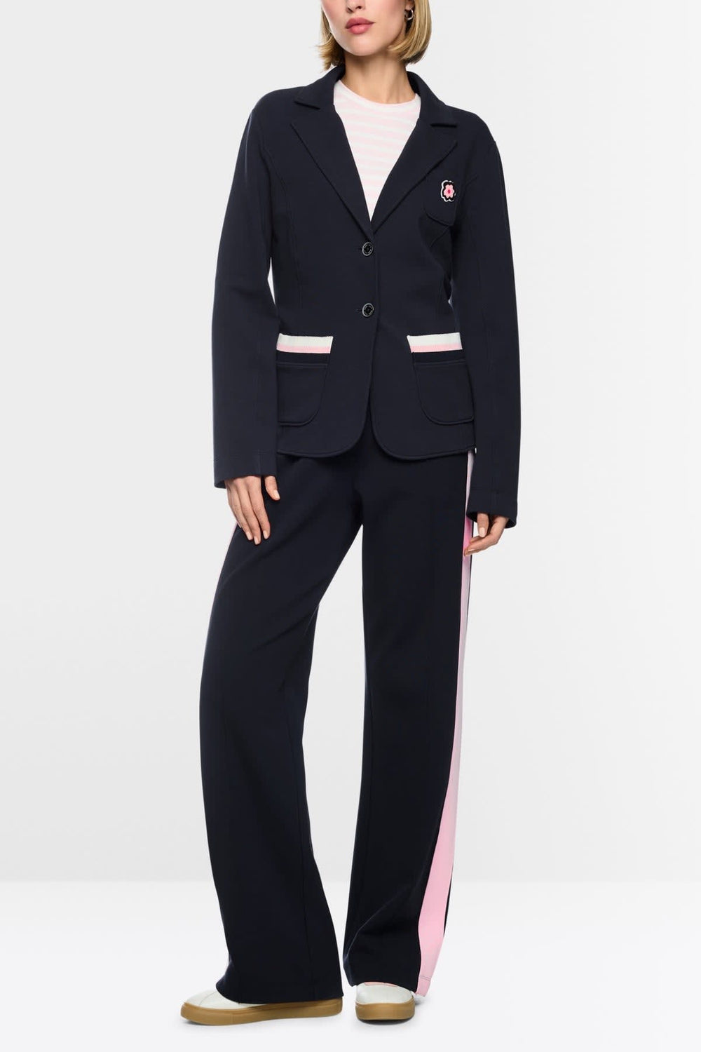 Veston en coton stretch à détails contrastants vue de face pour femme Marc Cain