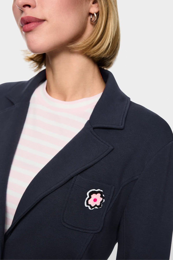 Veston en coton stretch à détails contrastants vue de face pour femme Marc Cain