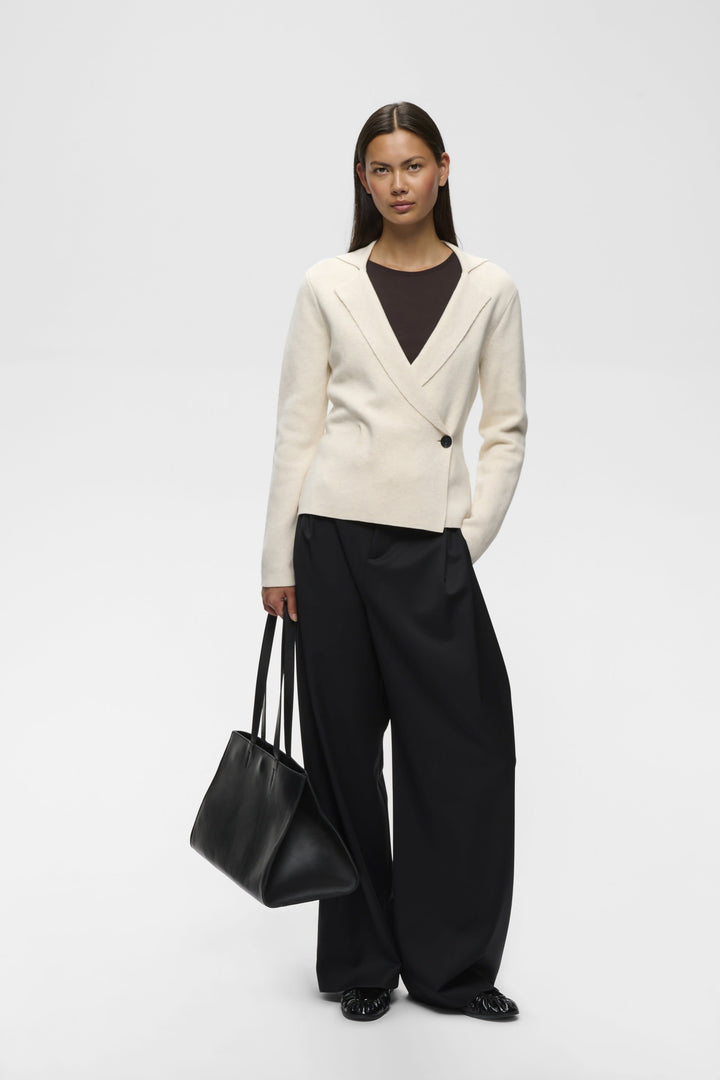Veston en tricot à fermeture asymétrique vue de face pour femme Inwear
