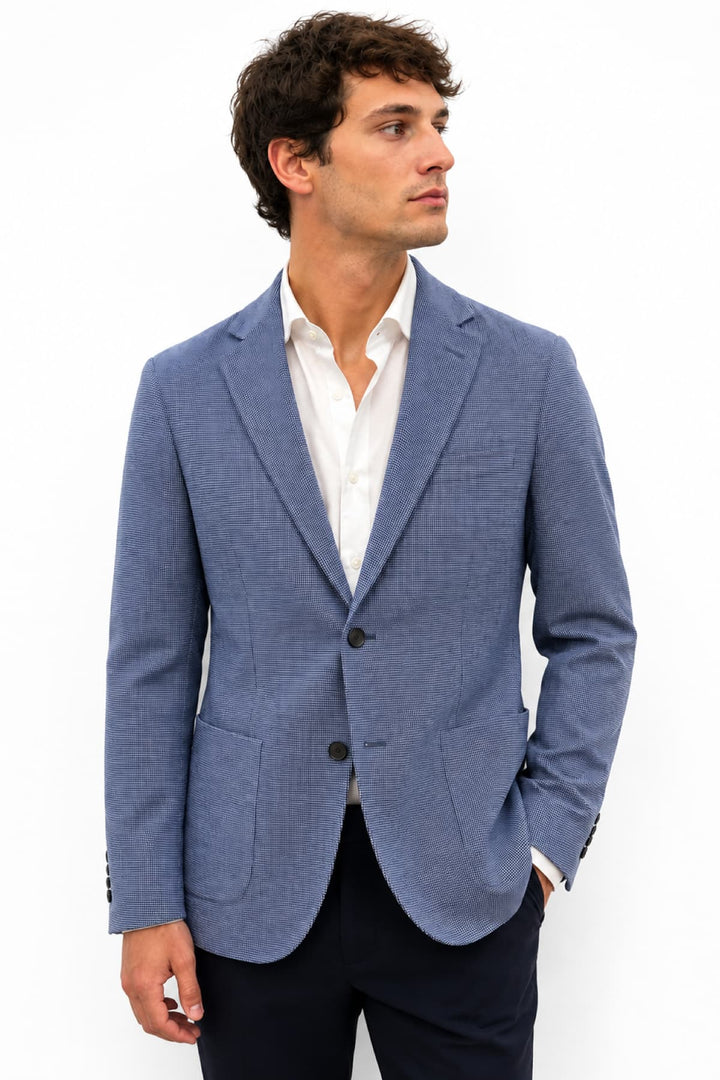 Side view of the Circolo men&