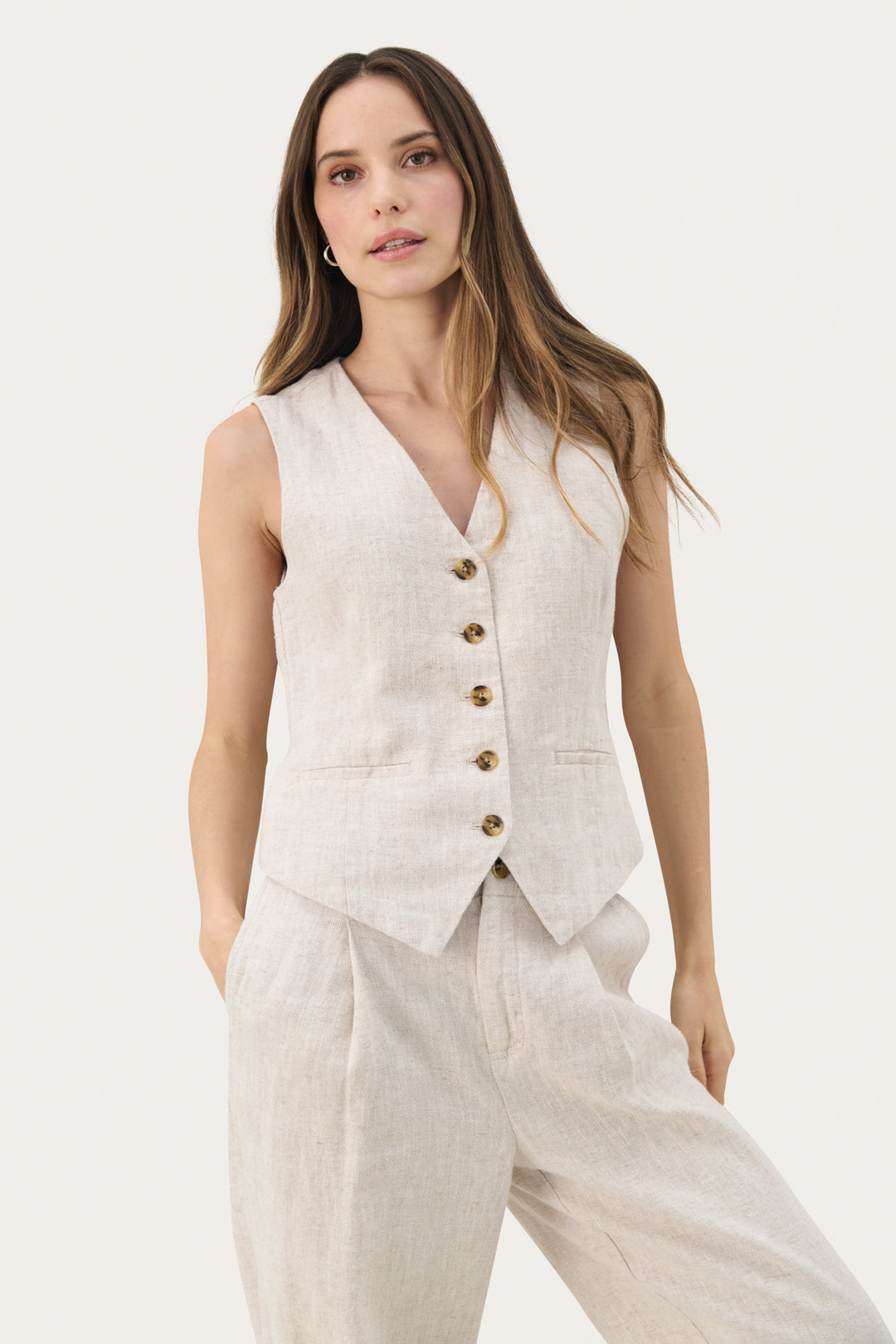 Nadhia sleeveless jacket