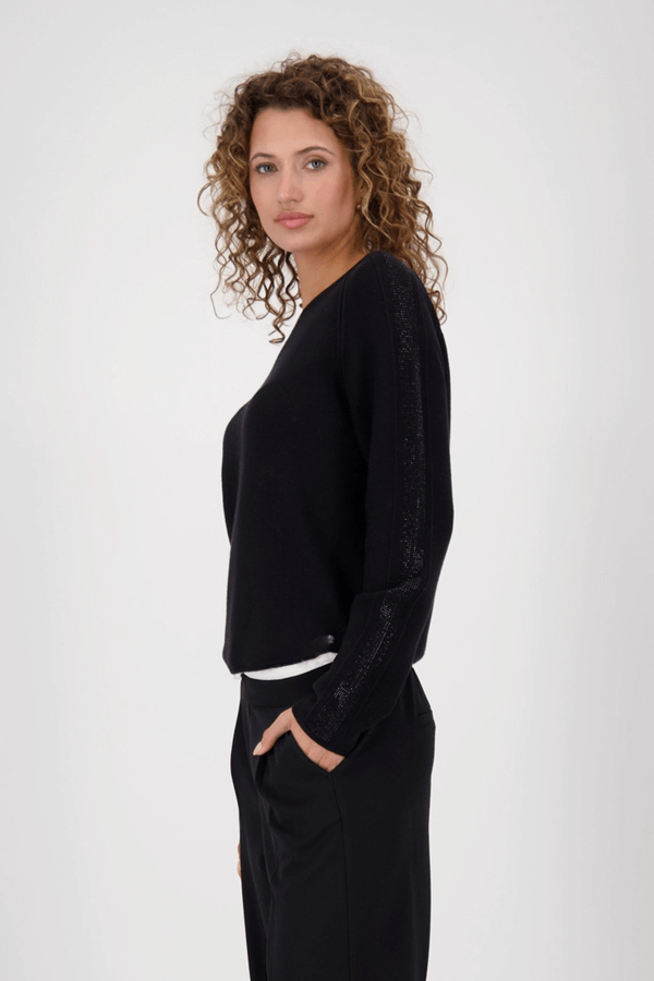 Chandail avec des accents décoratifs en maille fine, manches longues détails élégants, convient aux tenues de bureau et looks décontractés.