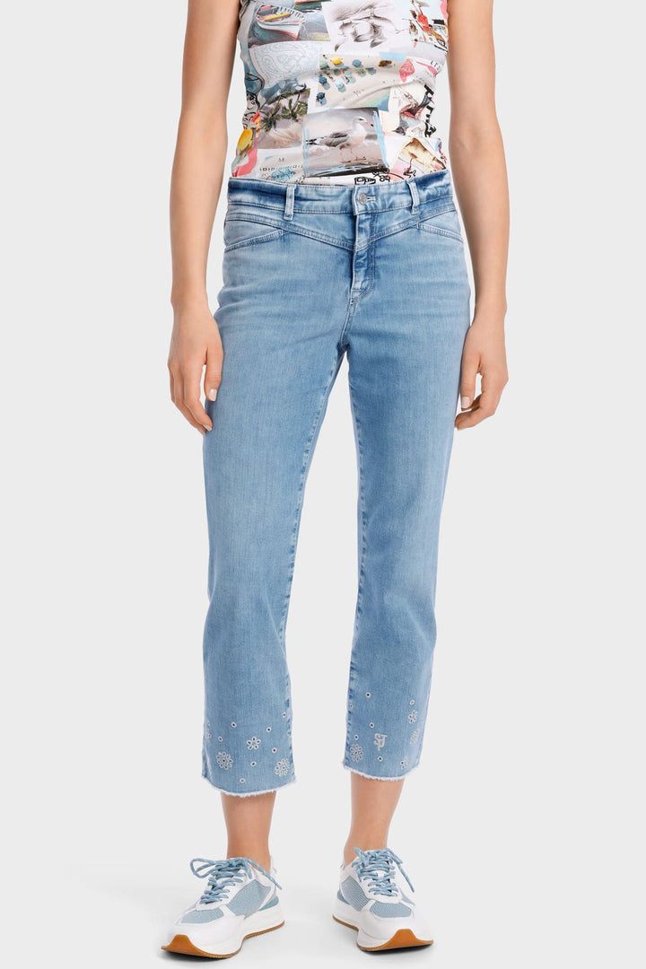 FYLI model jeans
