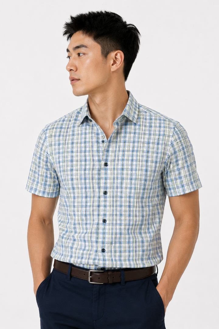 Short-sleeved plaid shirt