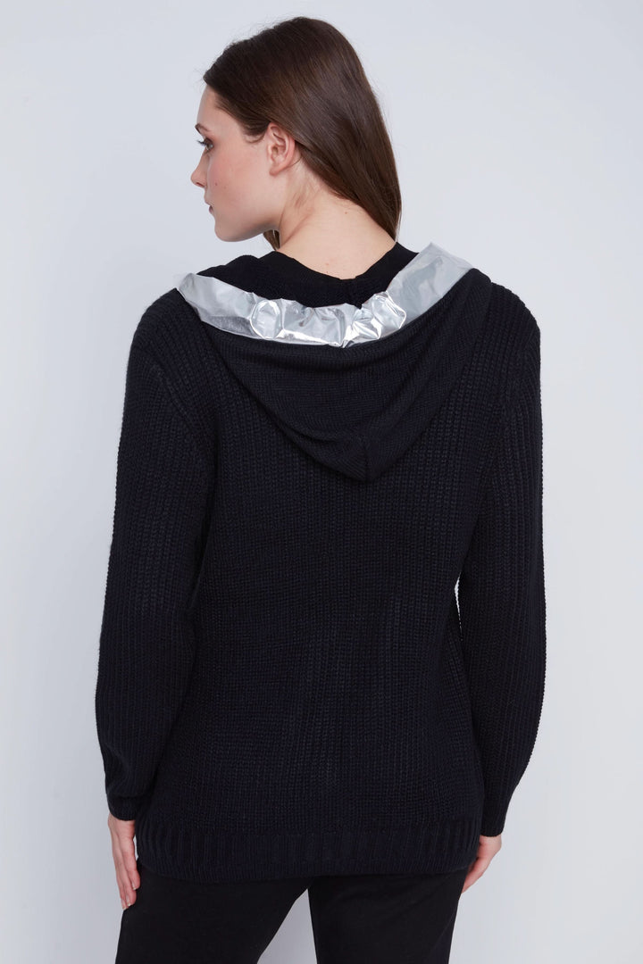 Veste à capuchon noire avec capuche argentée et maille texturée, vue arrière.