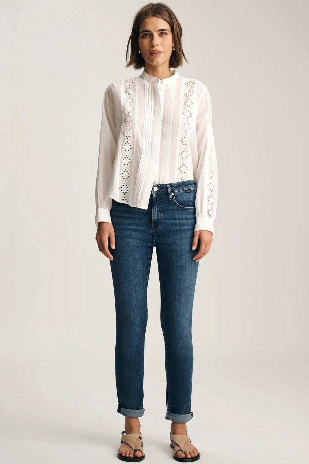 Jeans Kathleen coupe ajustée longueur cheville, silhouette moderne et élancée, matière extensible, pour usage quotidien.