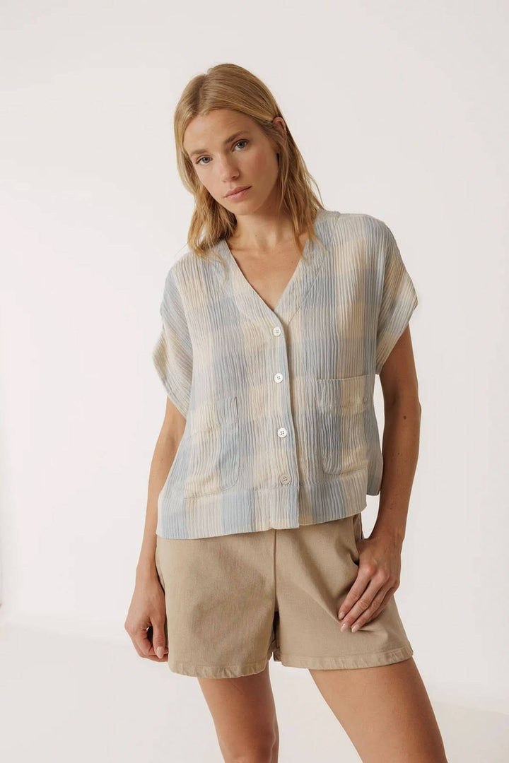 Flowy, textured blouse with short sleeves