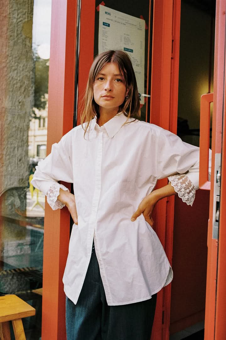Chemise longue à poignets en dentelle