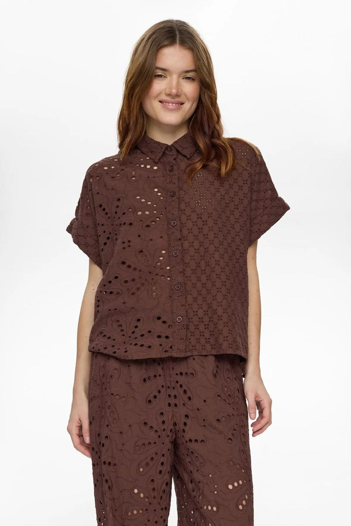 Short-sleeved English embroidered shirt