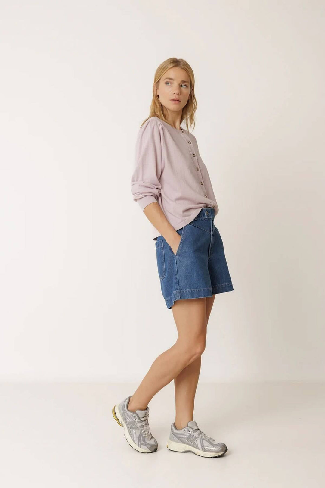 Cardigan en tricot à col rond avec patte boutonnée