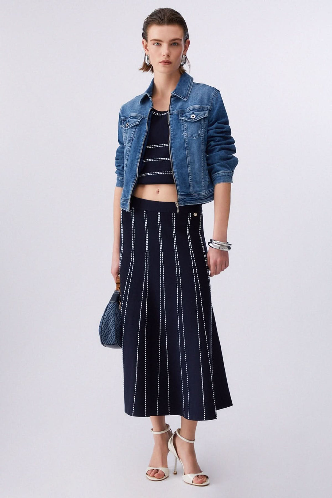 Jupe midi évasée à motif rayé