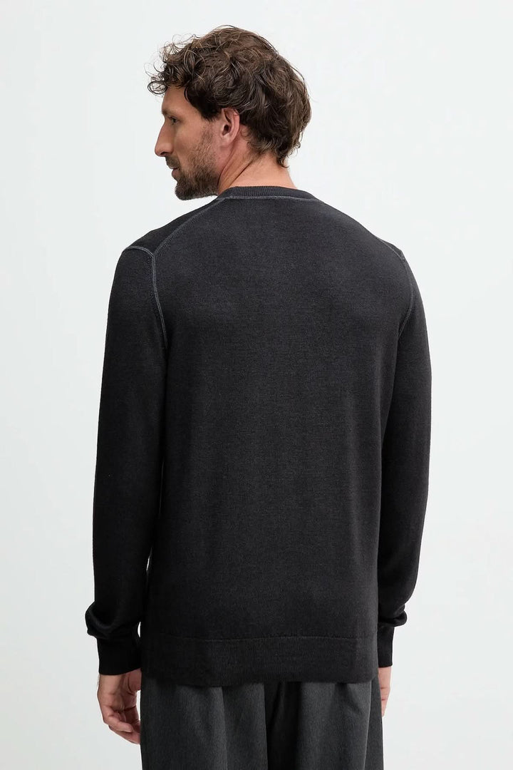Virgin wool sweater with round neck
