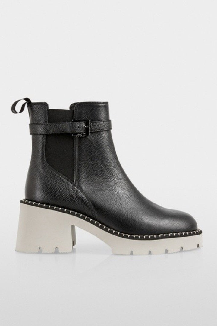 Elegant ankle boot with block heel