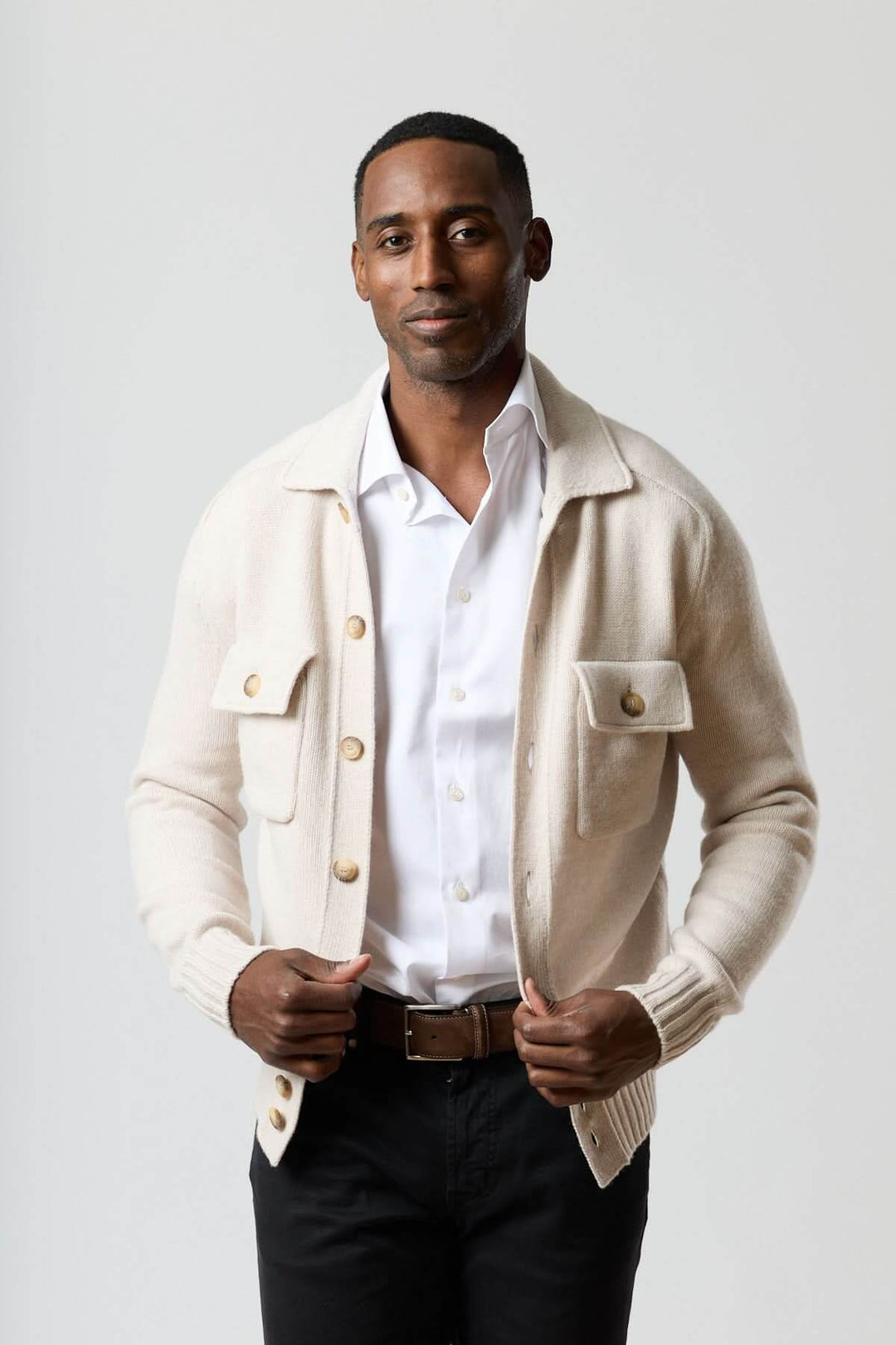 Shirt cardigan with buttoned pockets