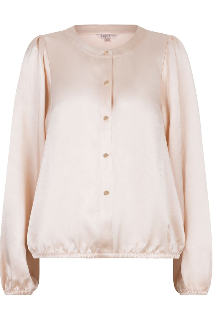 Blouse satinée rose pâle à manches longues et encolure ronde, idéale pour un look moderne et féminin.