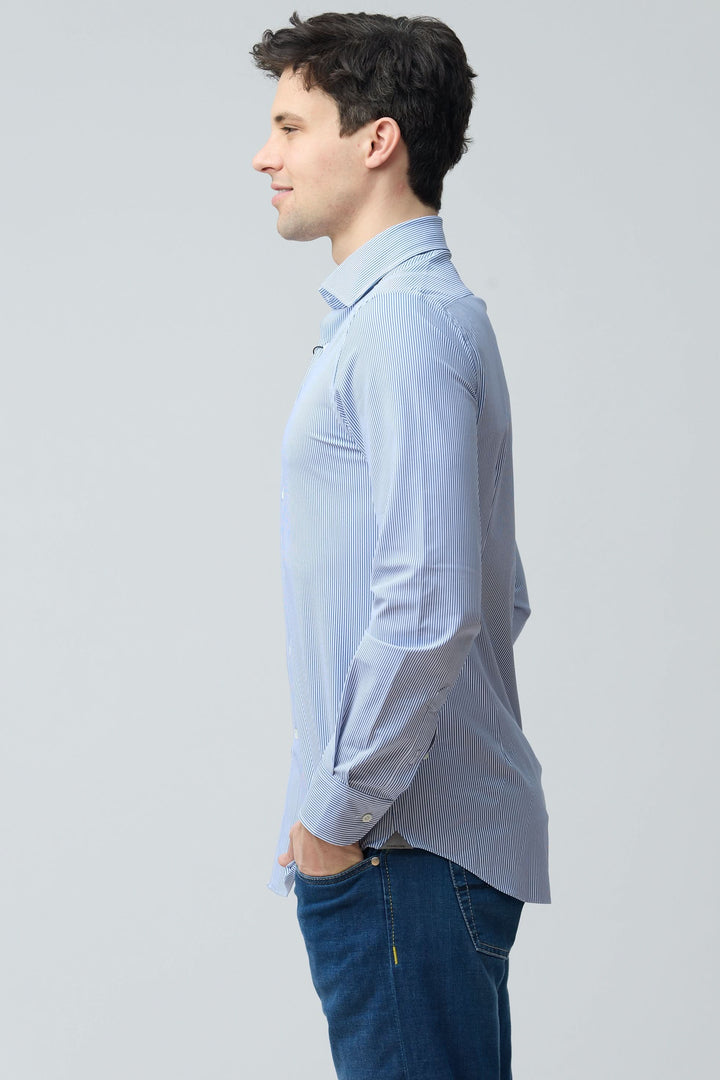 Chemise à rayures fines modernes