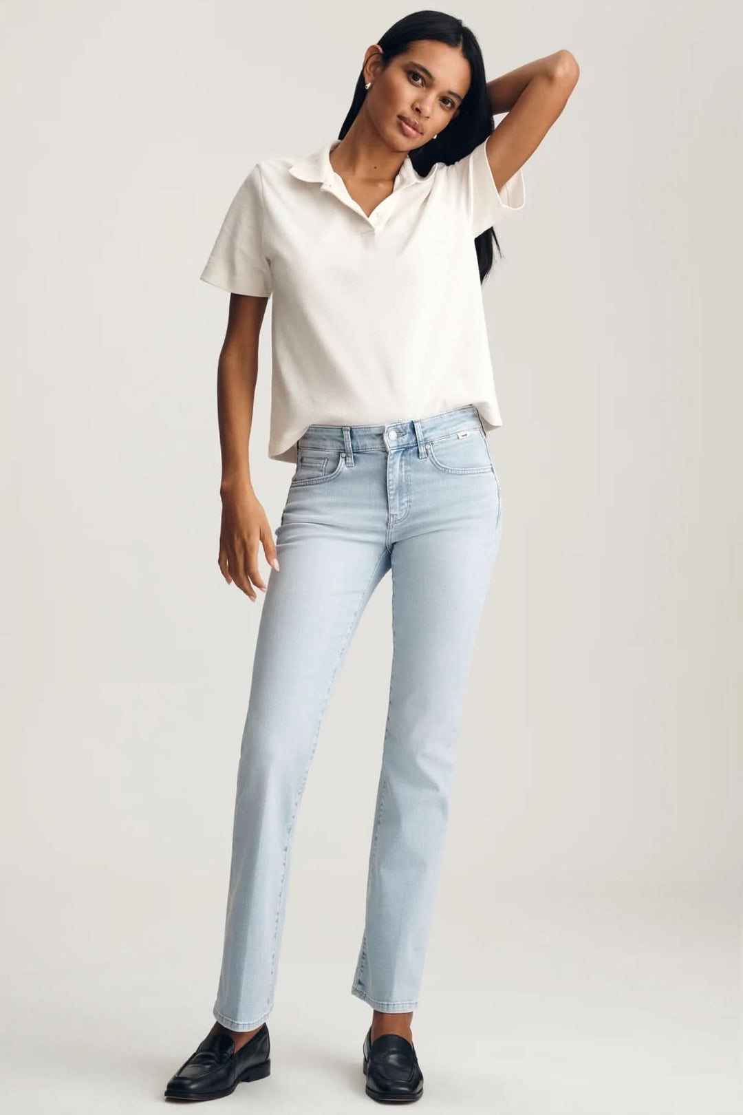 Jeans Vicky coupe droite longueur cheville offrant un style moderne, faciles à porter pour un look décontracté ou soigné.