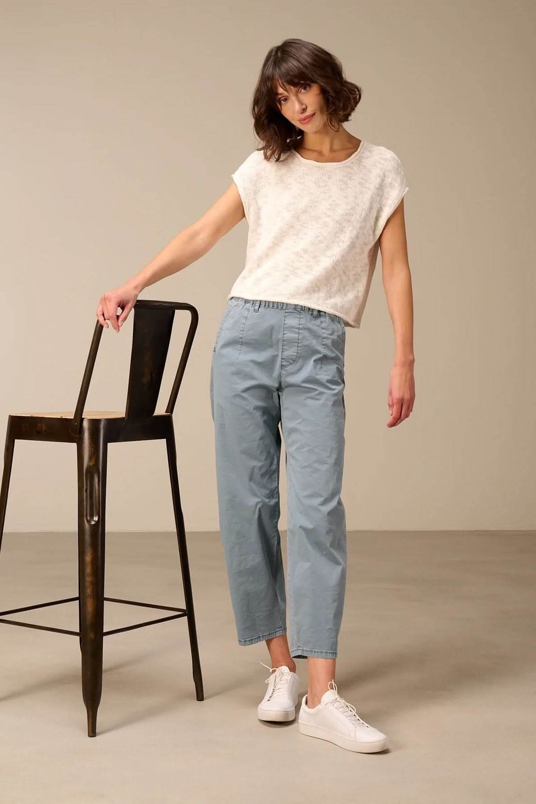 Casual pants with an elastic waistband