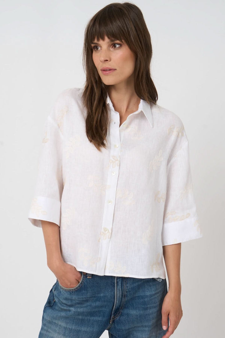 Short-sleeved embroidered shirt