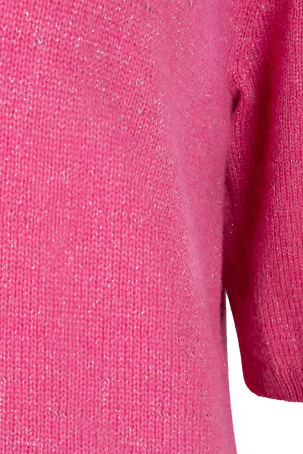 T-shirt en tricot scintillant rose avec maille brillante et manches courtes.