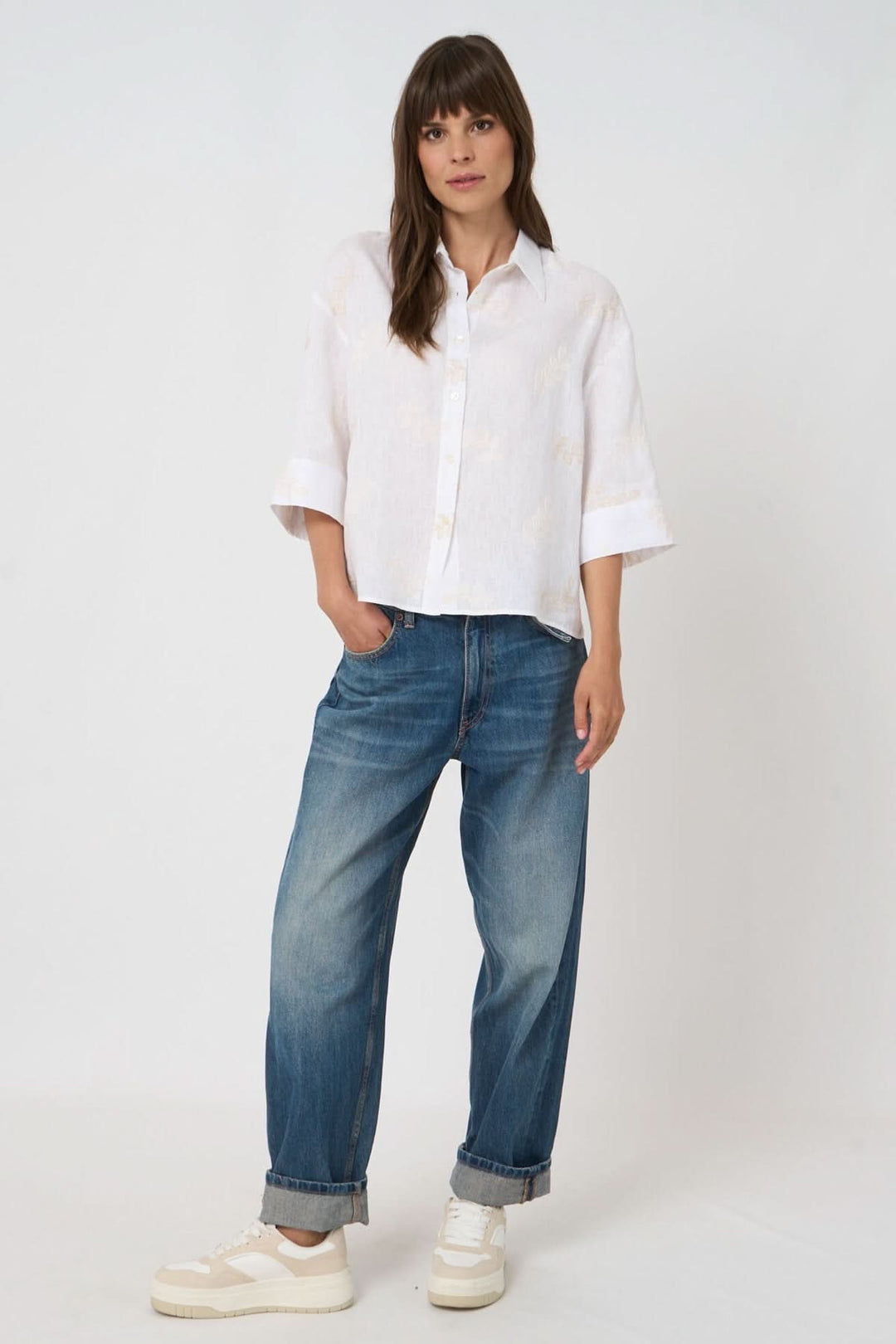 Short-sleeved embroidered shirt