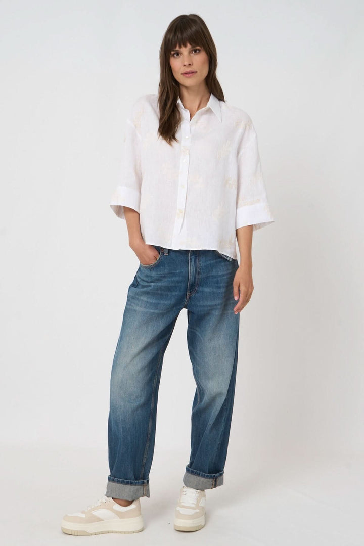 Short-sleeved embroidered shirt