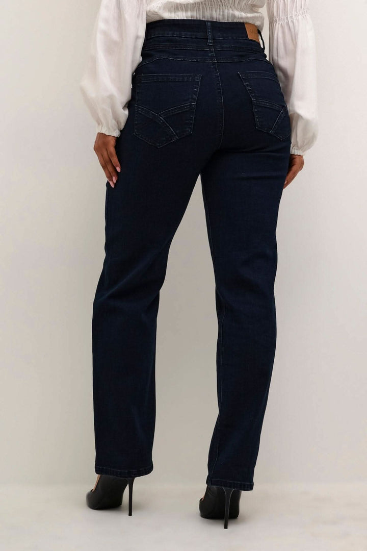 Jean Kanya avec coupe ajustée et détails de poches à l&
