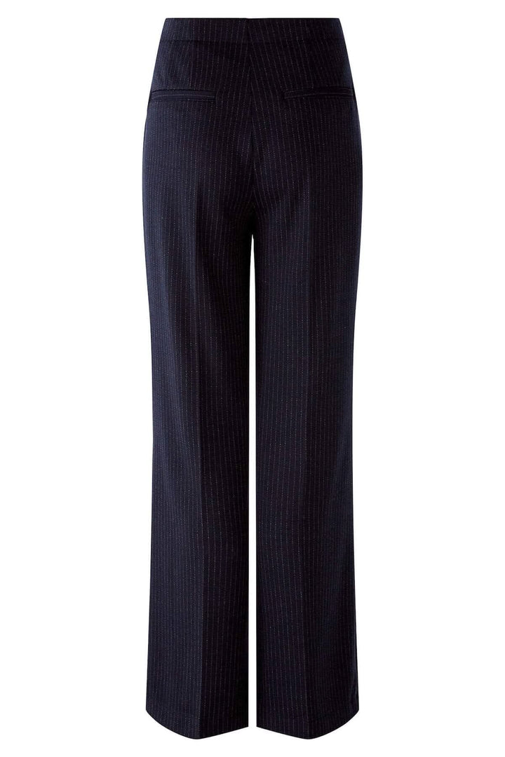 Pantalon droit à fines rayures gris marine, jambe large et style à enfiler, vue arrière.