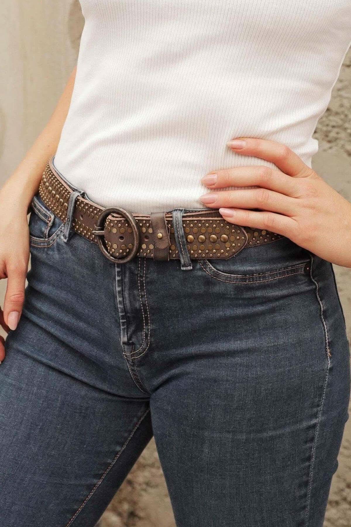Ceinture en cuir cloutee Valerie Simon