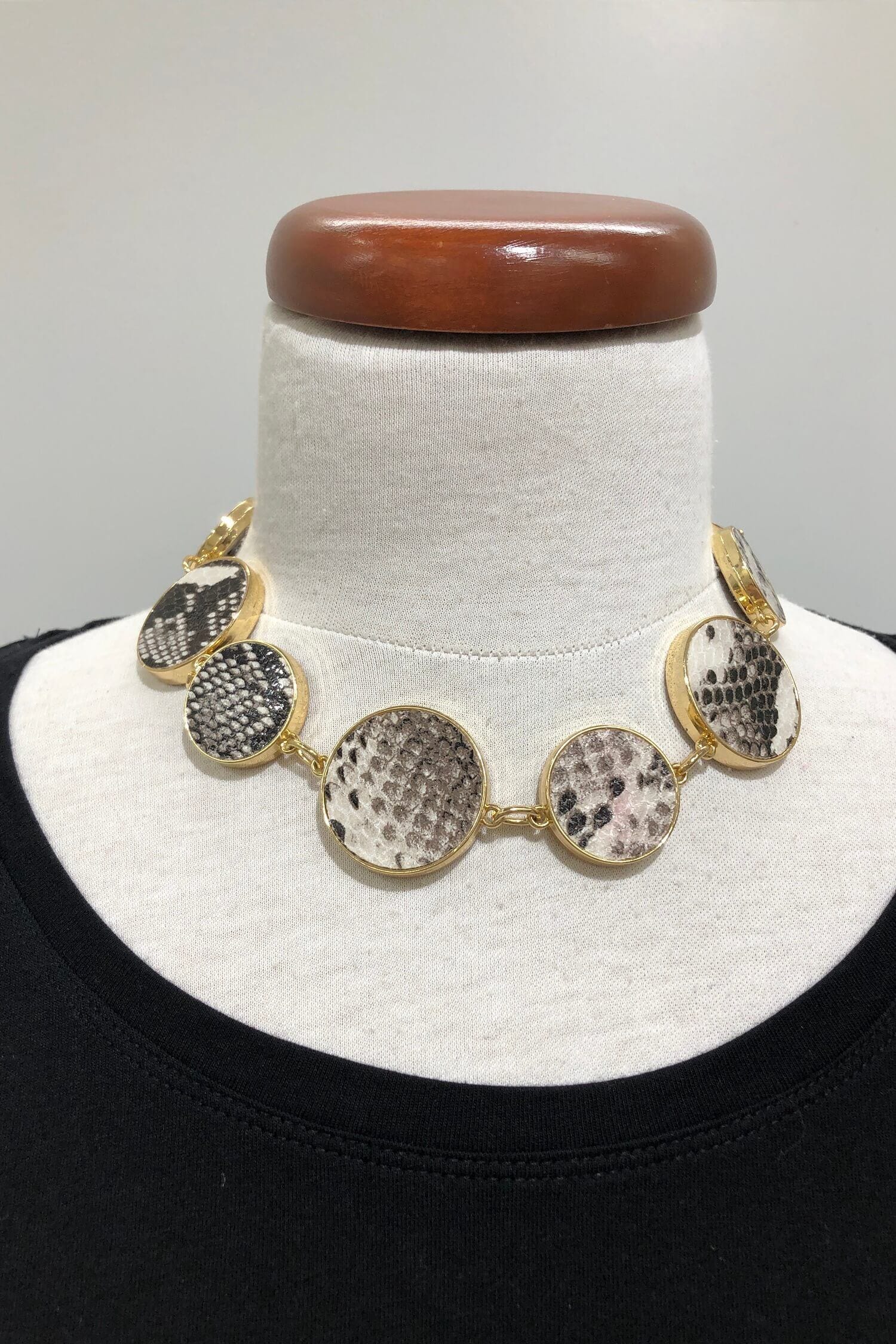 Le grand collier doré franges métalliques, Simons, Magasinez des Colliers  pour Femme en ligne