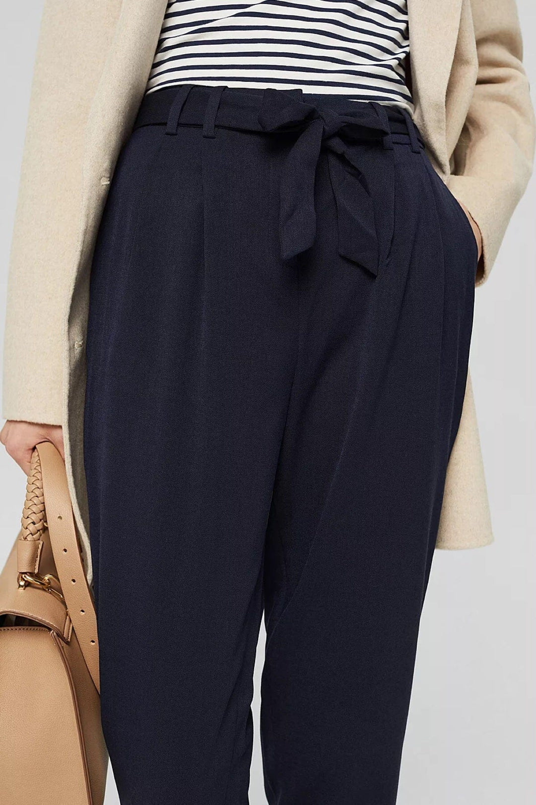 Pantalon avec une boucle à la taille Femme - Bas - Pantalon - Pantalon habillé Esprit