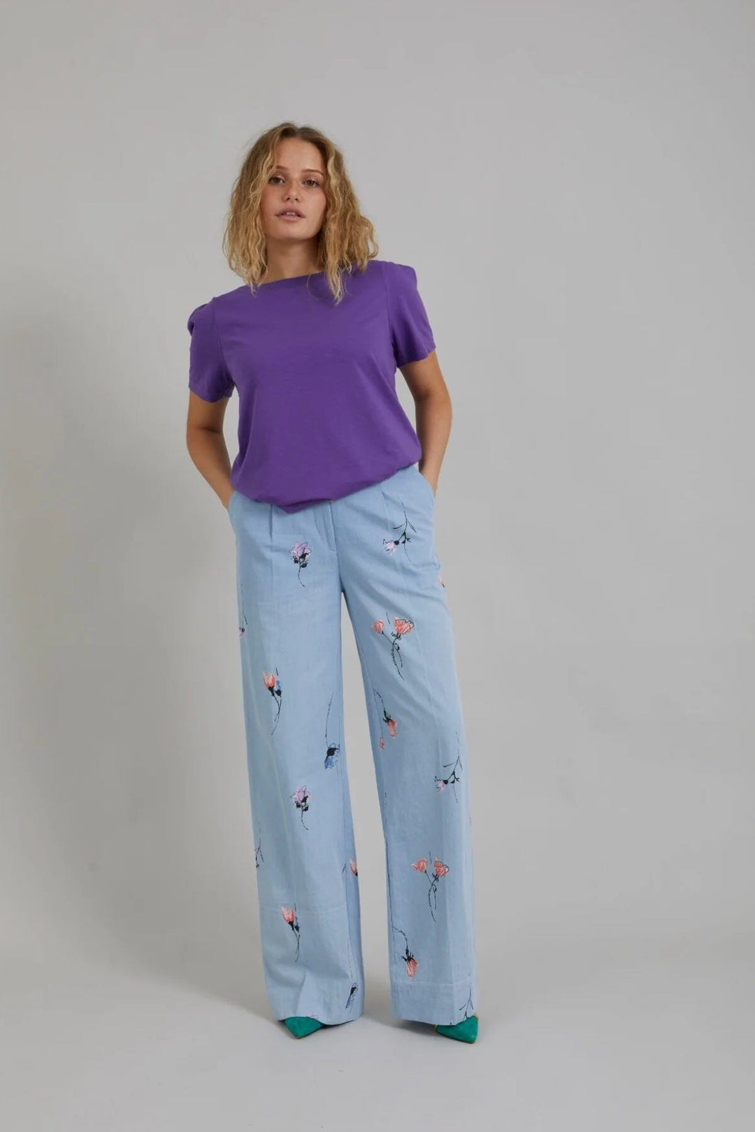 Pantalon large avec imprimé floral en denim coster 