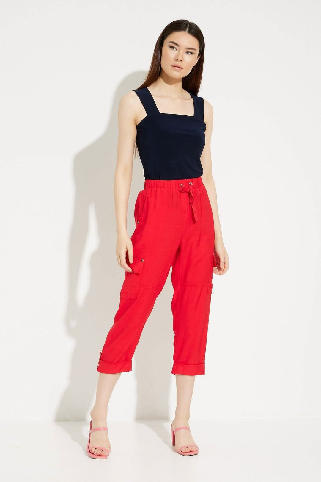 Style de pantalon cargo à taille extensible Alison Sheri 