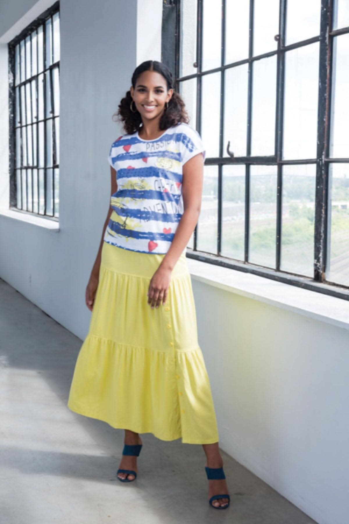 T-shirt à rayures et motifs colorés Alison Sheri 